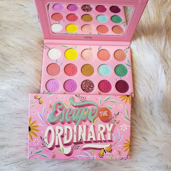 Escape The Ordinary 15 Color Eyeshadow Palette from Kara Beauty - Picture 4 of 4